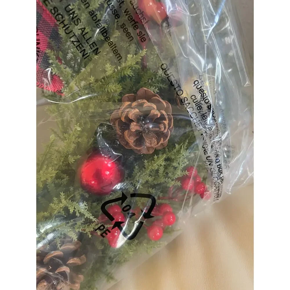 New Christmas Wreath, Artificial Large Wreath with Pine Cone Red Berry